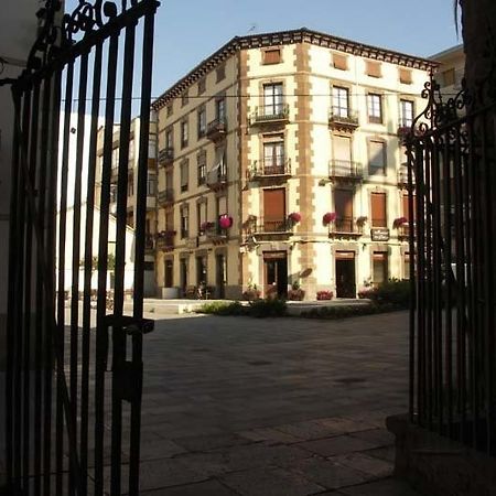 Hostal Paris Jaca Buitenkant foto