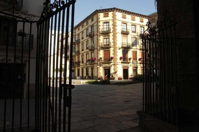 Hostal Paris Jaca Buitenkant foto