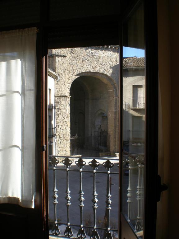 Hostal Paris Jaca Buitenkant foto
